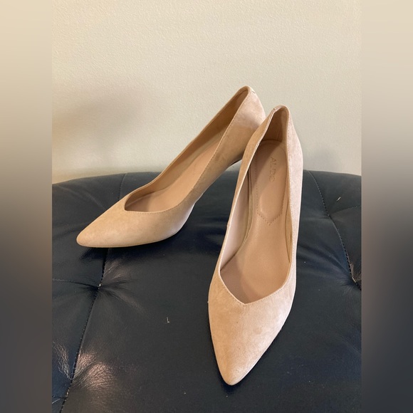 (NEW) Aldo Suede heels 7.5 - Picture 2 of 8